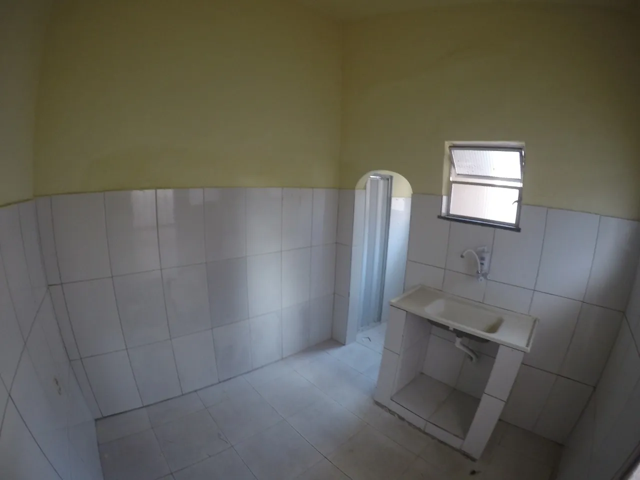 Casa residencial sem vaga e 1 quarto com piso em azulejo — photo 2