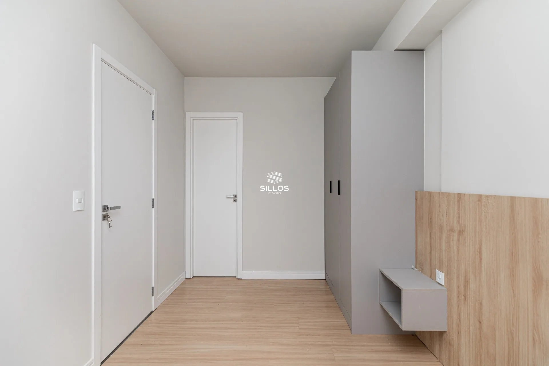 Apartment on the 8th floor with a home office — photo 16