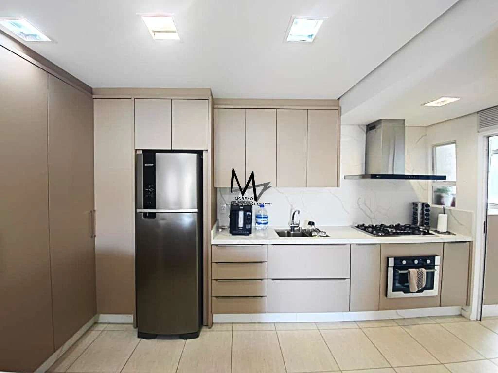 Apartamento com 4 quartos e cozinha aberta com fogão a gás — photo 2