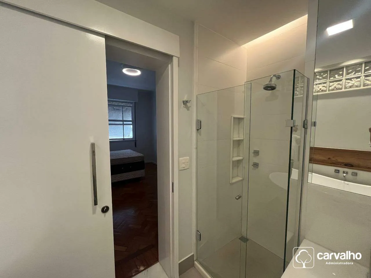 Bathtub in a 3-bedroom apartment, 173 m² — photo 8