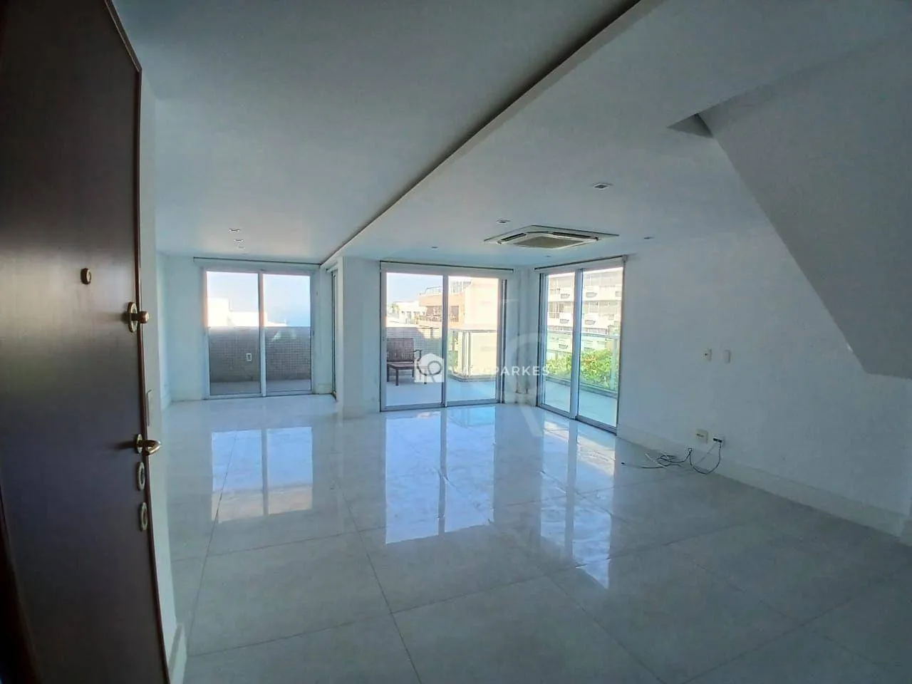 Penthouse with 3 bedrooms and 4 bathrooms — photo 2