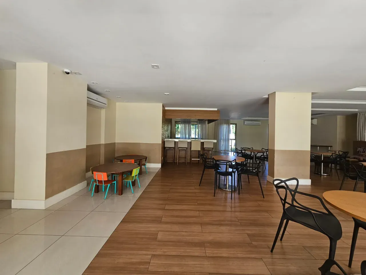 Apartment with separate gas kitchen and 4 bathrooms — photo 33
