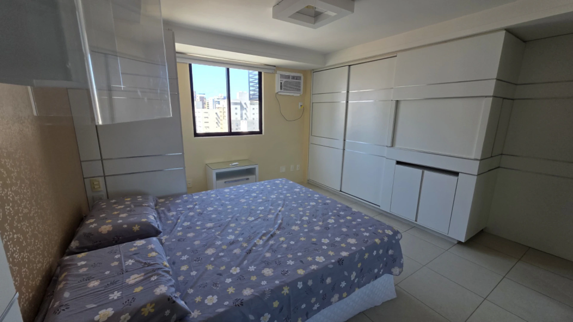 2-bedroom apartment in a building with a gym — photo 12