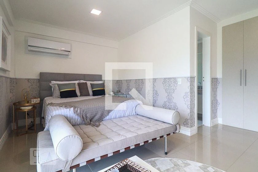 House, 450 m², with a private pool — photo 8