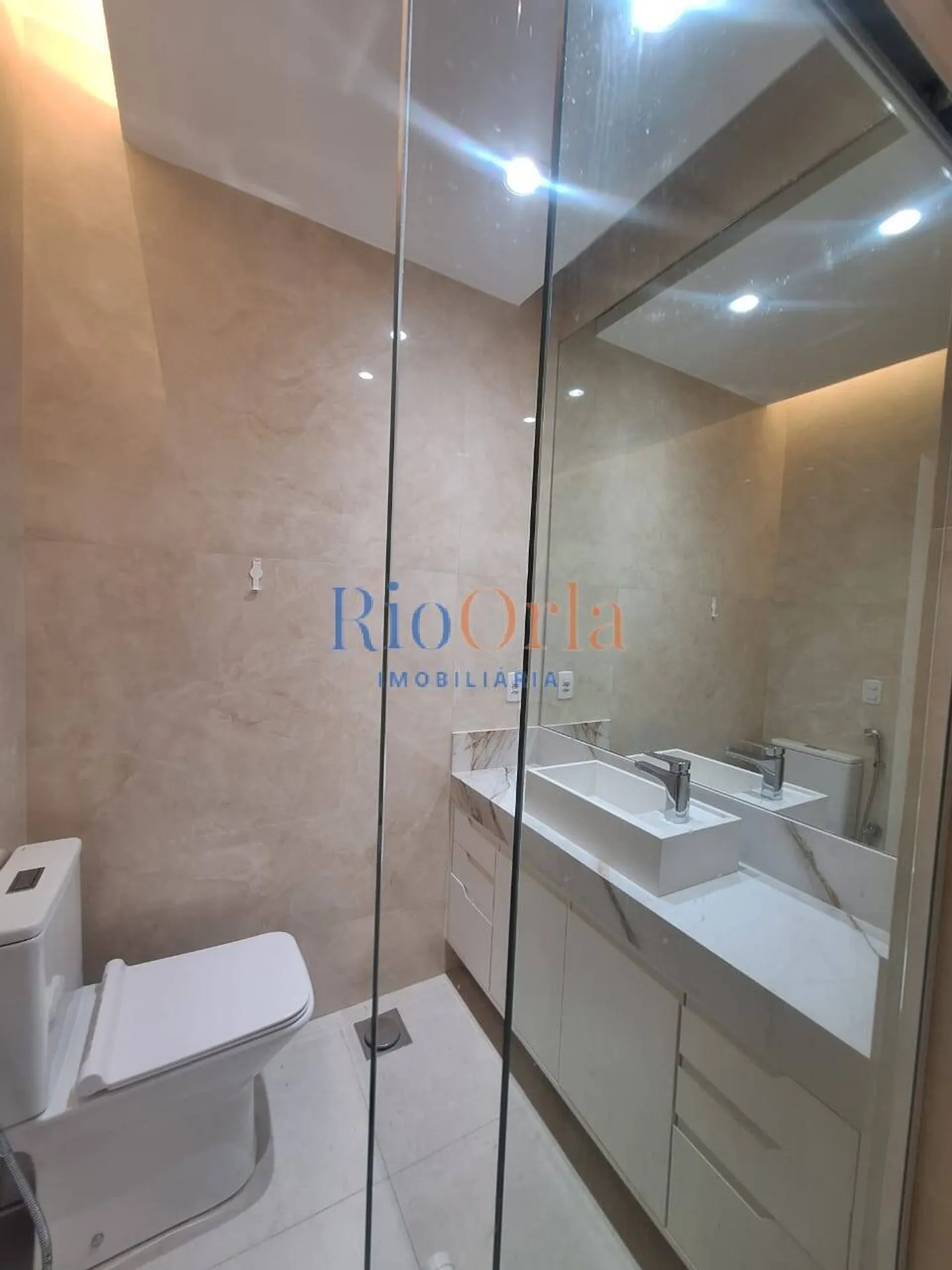 Furnished apartment with 4 bedrooms and 5 bathrooms — photo 44