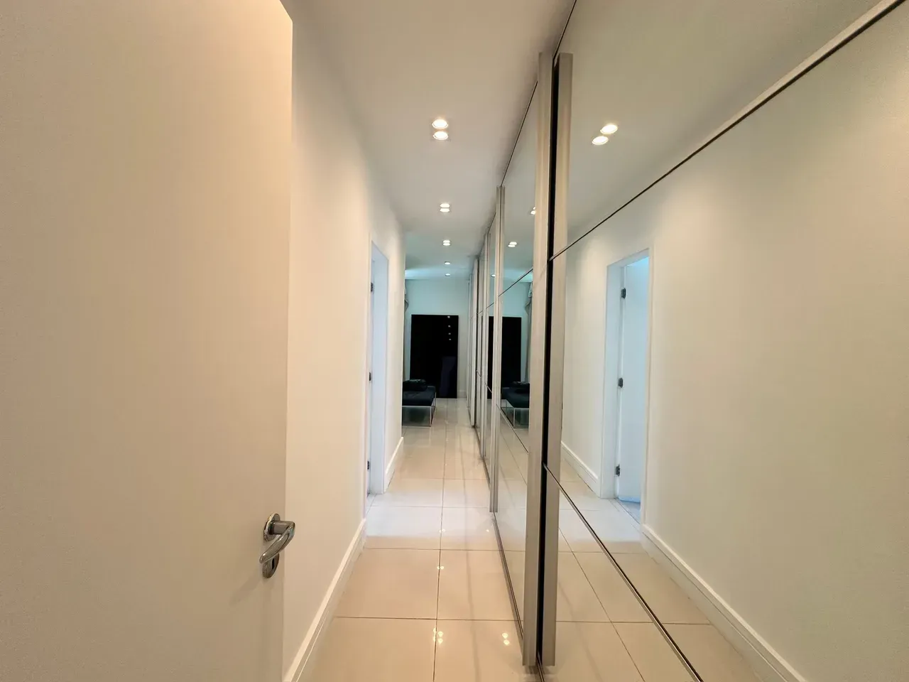 Apartamento mobiliado com 4 quartos e 291 m² — photo 38