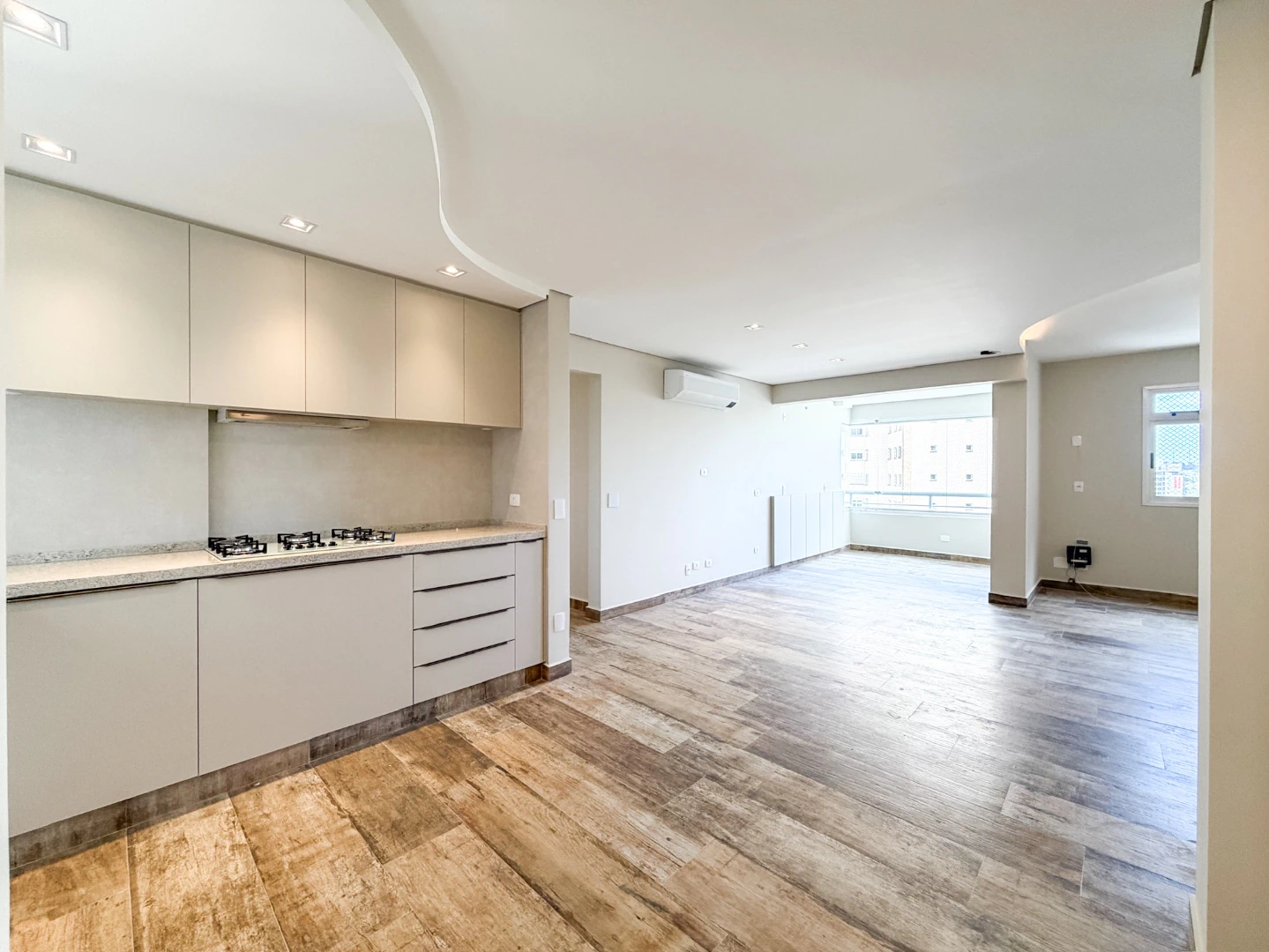 Floor-to-ceiling windows in a 3-bedroom apartment, 106 m² — photo 2
