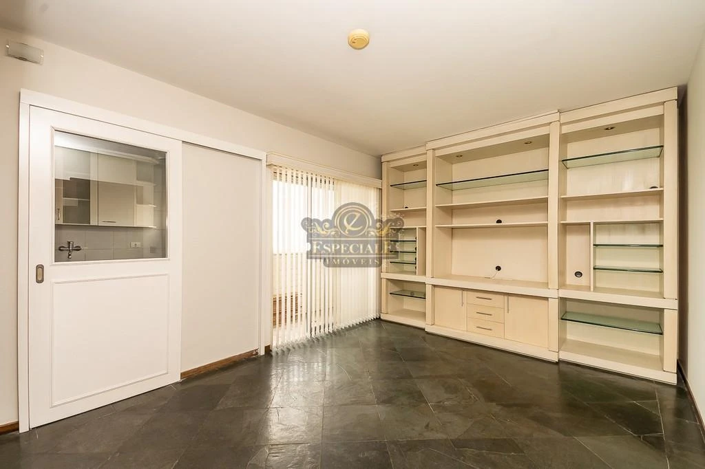 167 m² apartment with a grill on the balcony and a bathtub — photo 14