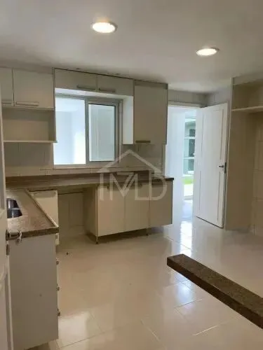 House with 4 bedrooms and 5 bathrooms, closed kitchen — photo 5