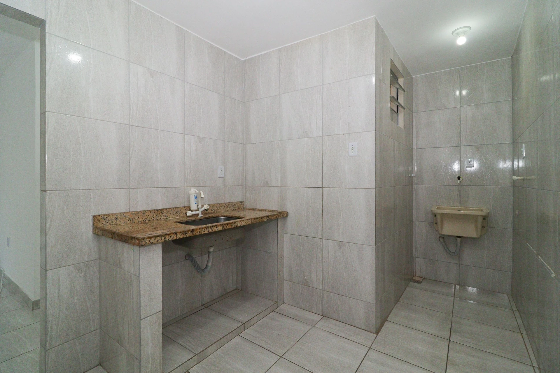 2-bedroom rental apartment with 1 bathroom and balcony — photo 17