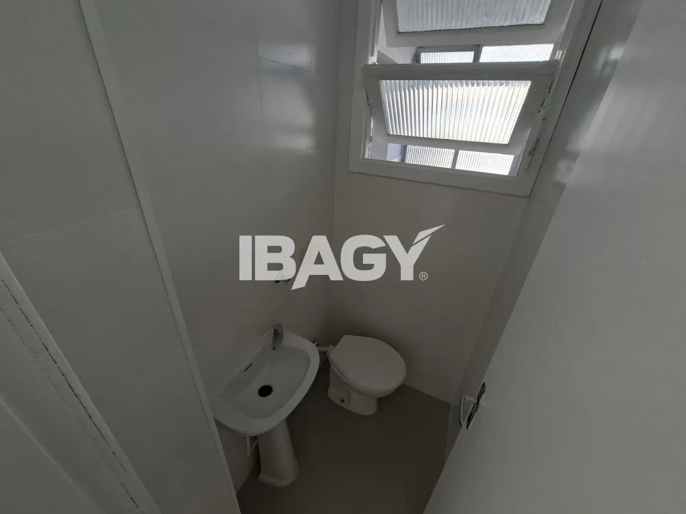 3-bedroom apartment with a half-bath and parking — photo 17