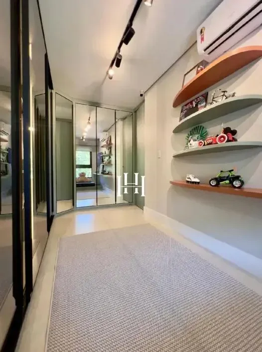 Furnished house, 800 m², with a bathtub — photo 35