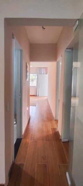 House with 3 bedrooms and a glass shower enclosure — photo 4