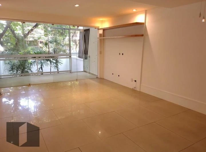 Triplex house with 273 m², 4 bedrooms and enclosed balcony — photo 5