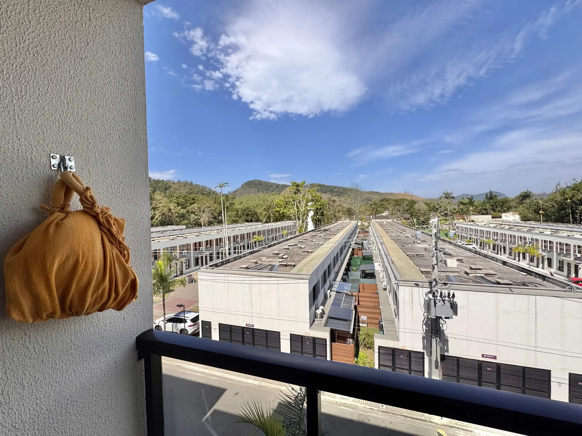 Furnished apartment with 2 bedrooms and mountain view — photo 3