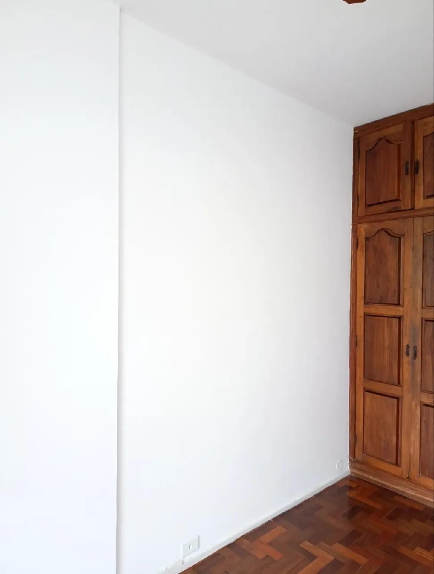 Wood or laminate floors in a 3-bedroom apartment, 97 m² — photo 12