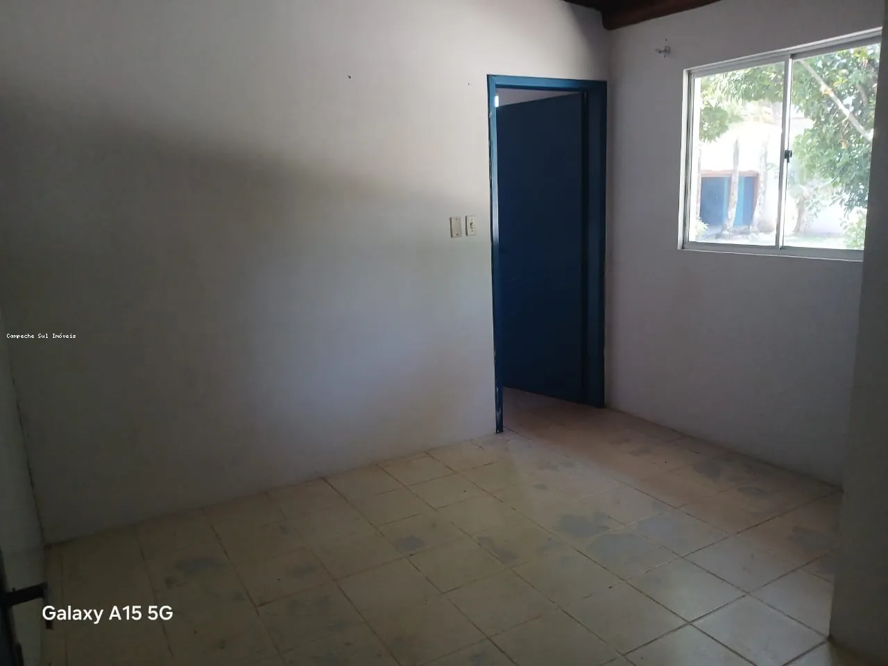 Balcony with a grill in a 5-bedroom house, 600 m² — photo 6