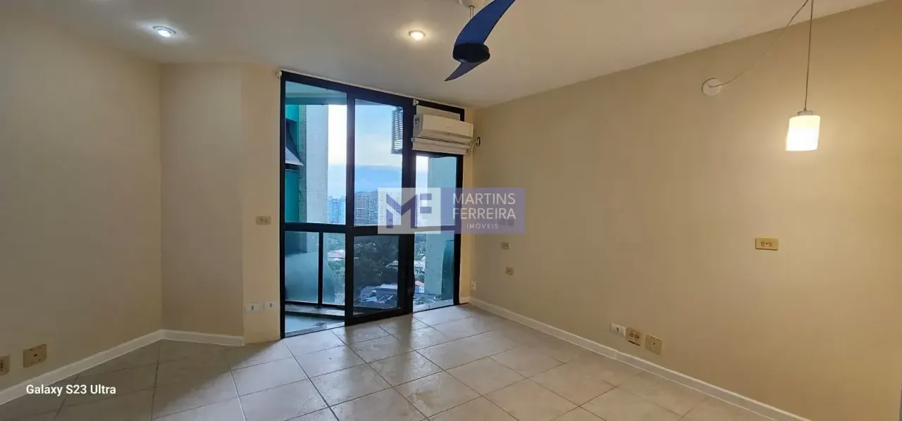 Unfurnished apartment with 3 bedrooms and 5 bathrooms — photo 17