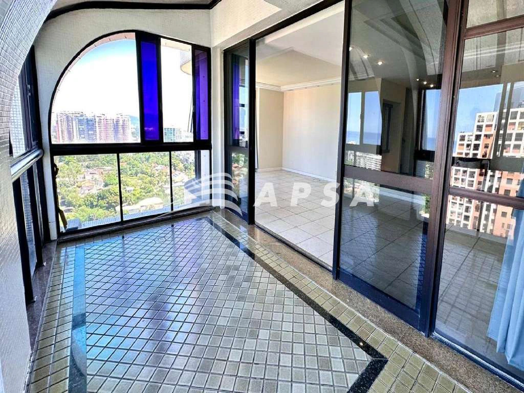 200 m² duplex with 3 en-suite bedrooms and 2 parking spots — photo 3