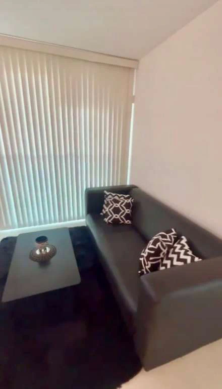 Studio mobiliado de 40 m² com cozinha integrada a gás