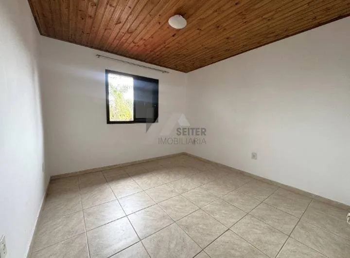 Balcony with a grill in a 2-bedroom house, 80 m² — photo 5