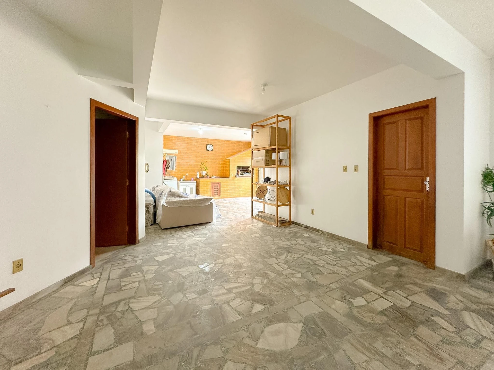 Furnished house, 250 m², with a bathtub — photo 12