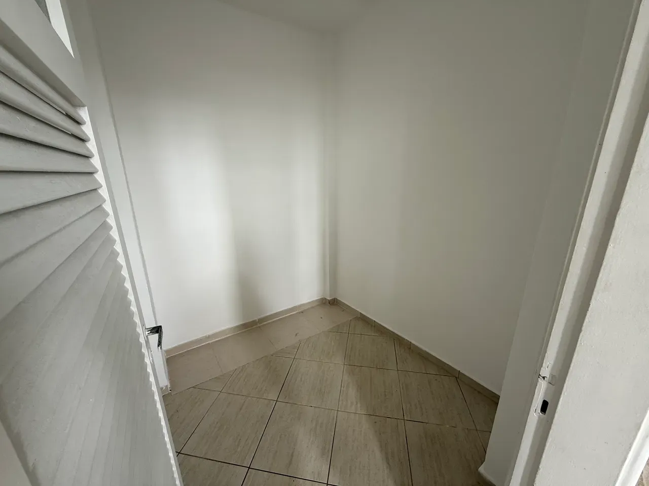 94 m² unfurnished apartment with 3 bedrooms and 2 baths — photo 25