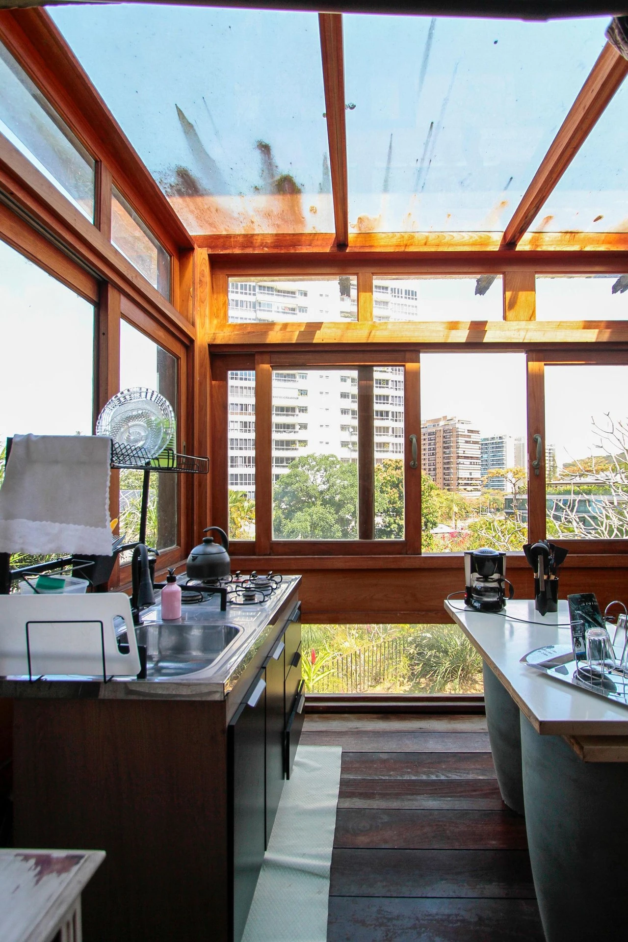 Apartamento de 109 m² com banheira e janelas do piso ao teto — photo 10