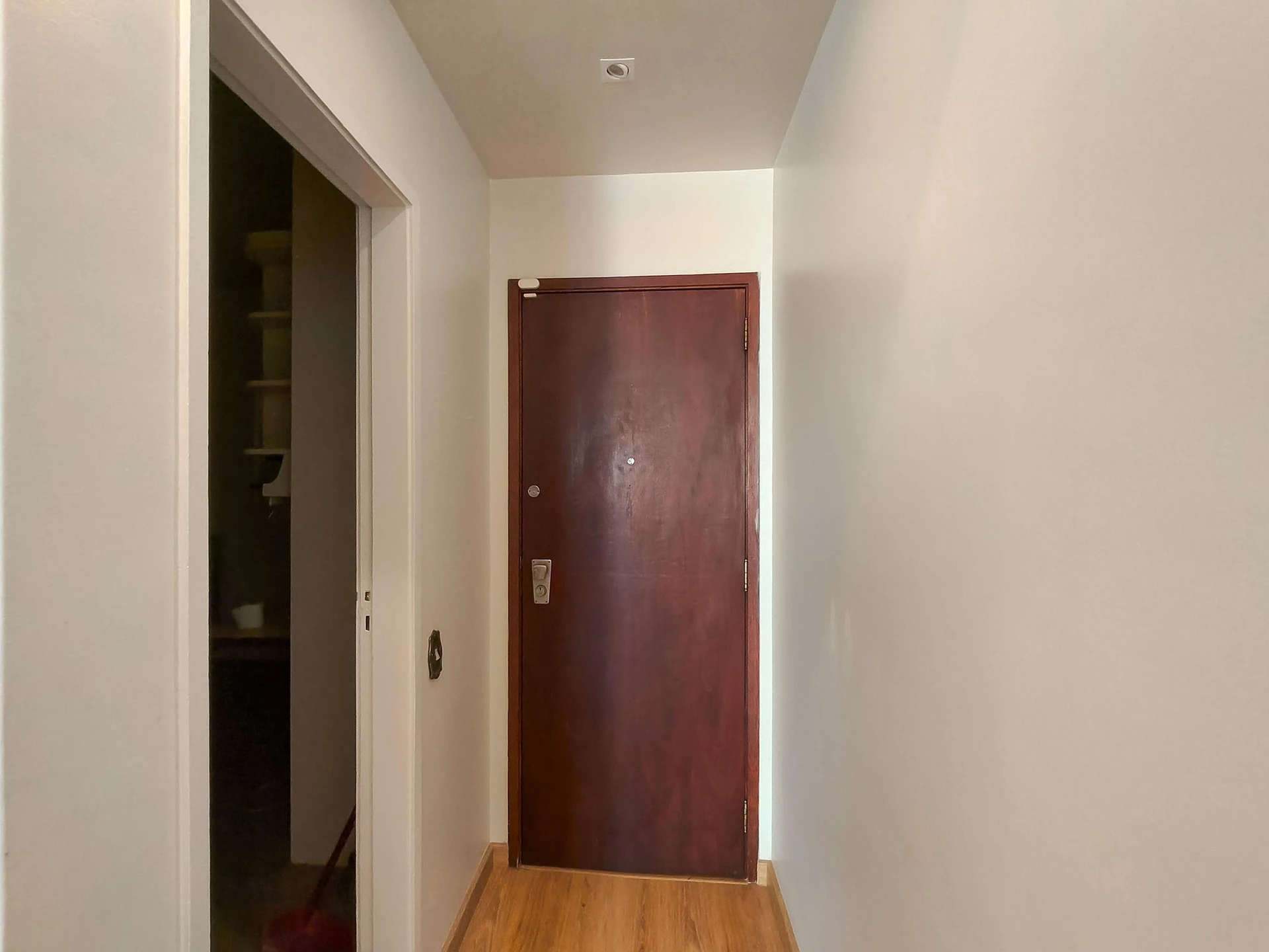 Furnished 4-bedroom apartment with 3 bathrooms — photo 56