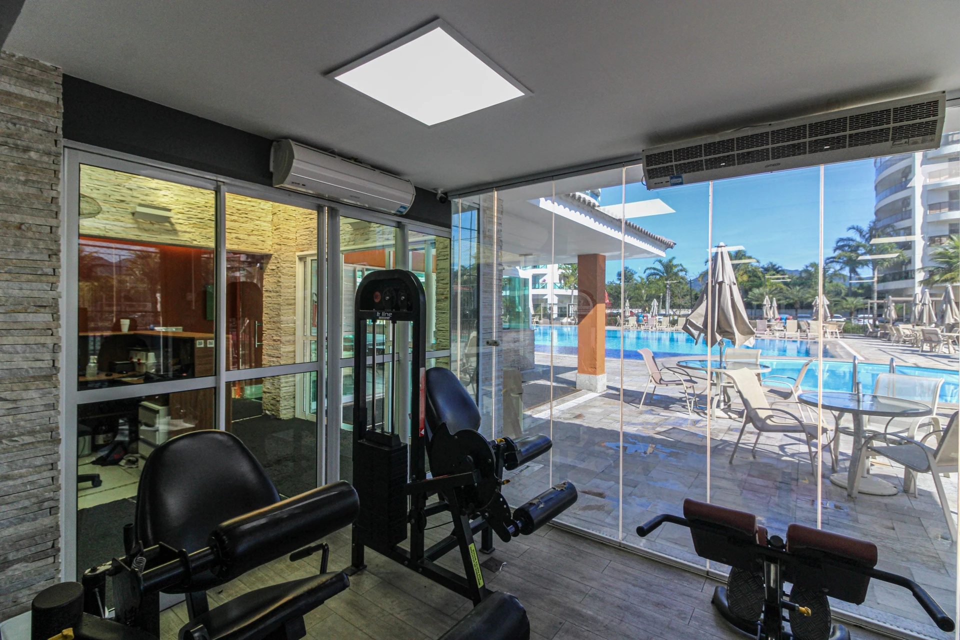 Glass-enclosed balcony in a 3-bedroom apartment, 96 m² — photo 15
