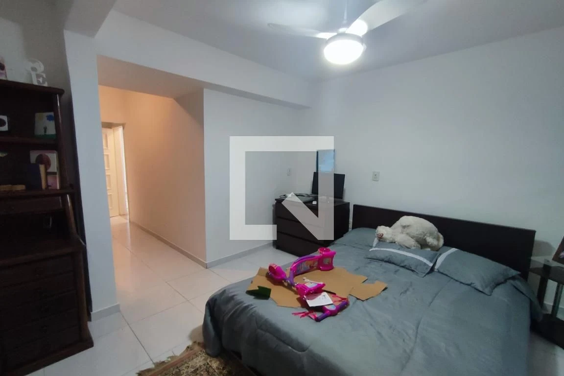 House with 3 bedrooms and a private backyard — photo 17