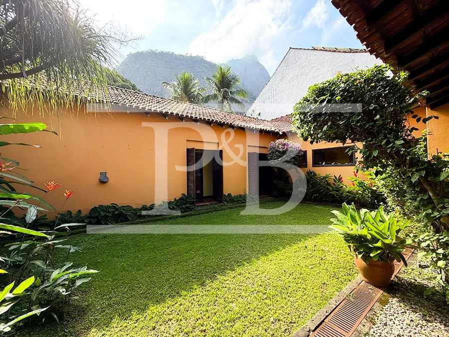Casa com 4 dormitórios e varanda com churrasqueira — photo 21