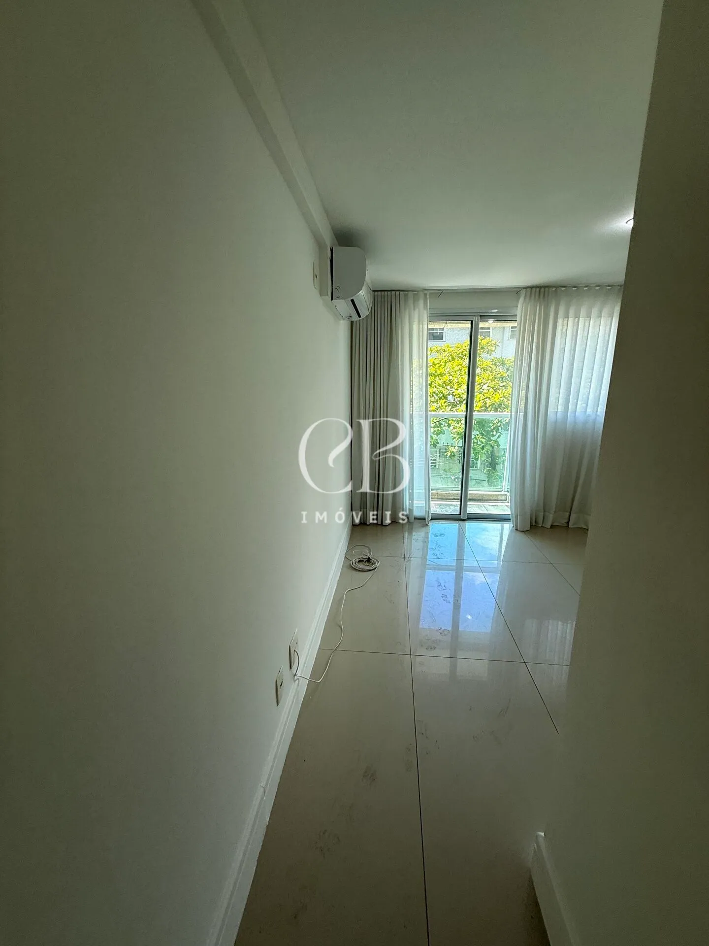 Apartment with 4 bedrooms and a balcony in great condition — photo 43