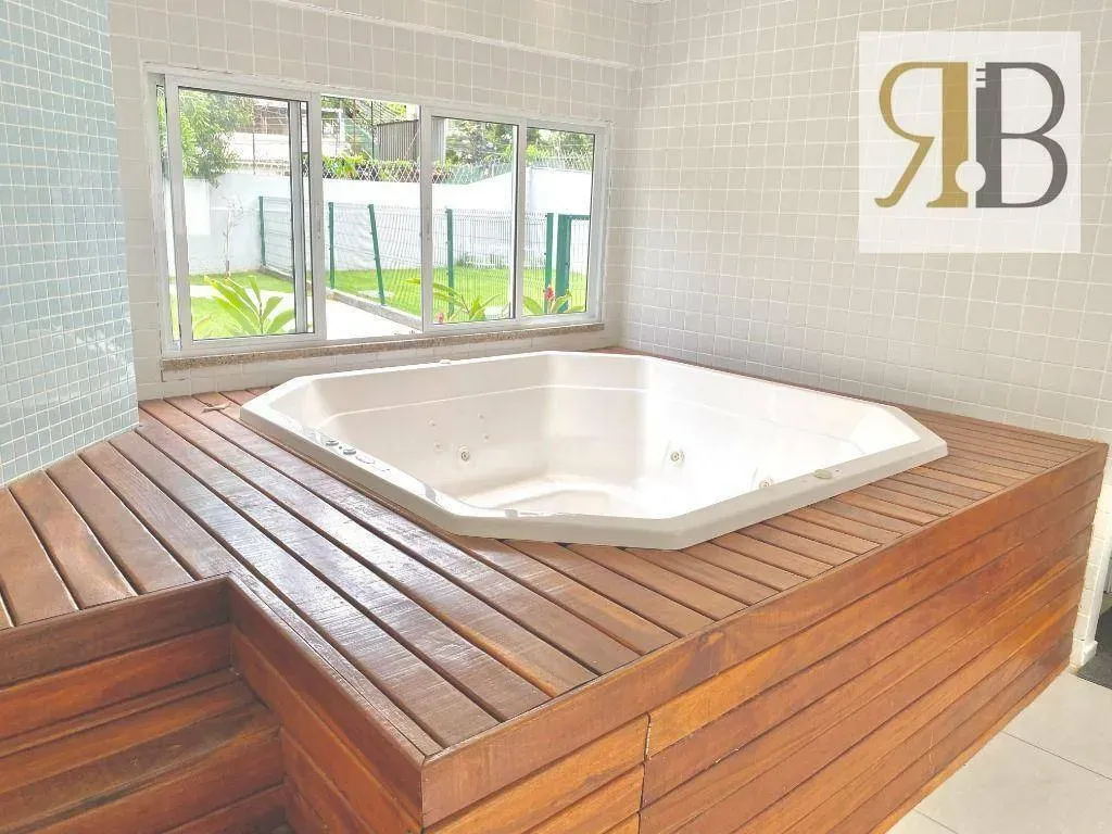 Рабочее место и 4 спальни: квартира 252 м² — photo 28