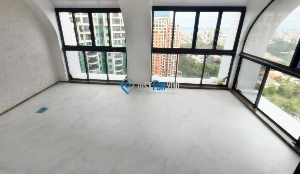 3-bedroom apartment with 4 baths and balcony — photo 43