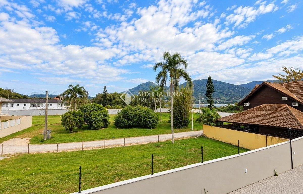 One-bedroom apartment with a home office in Florianópolis — photo 32