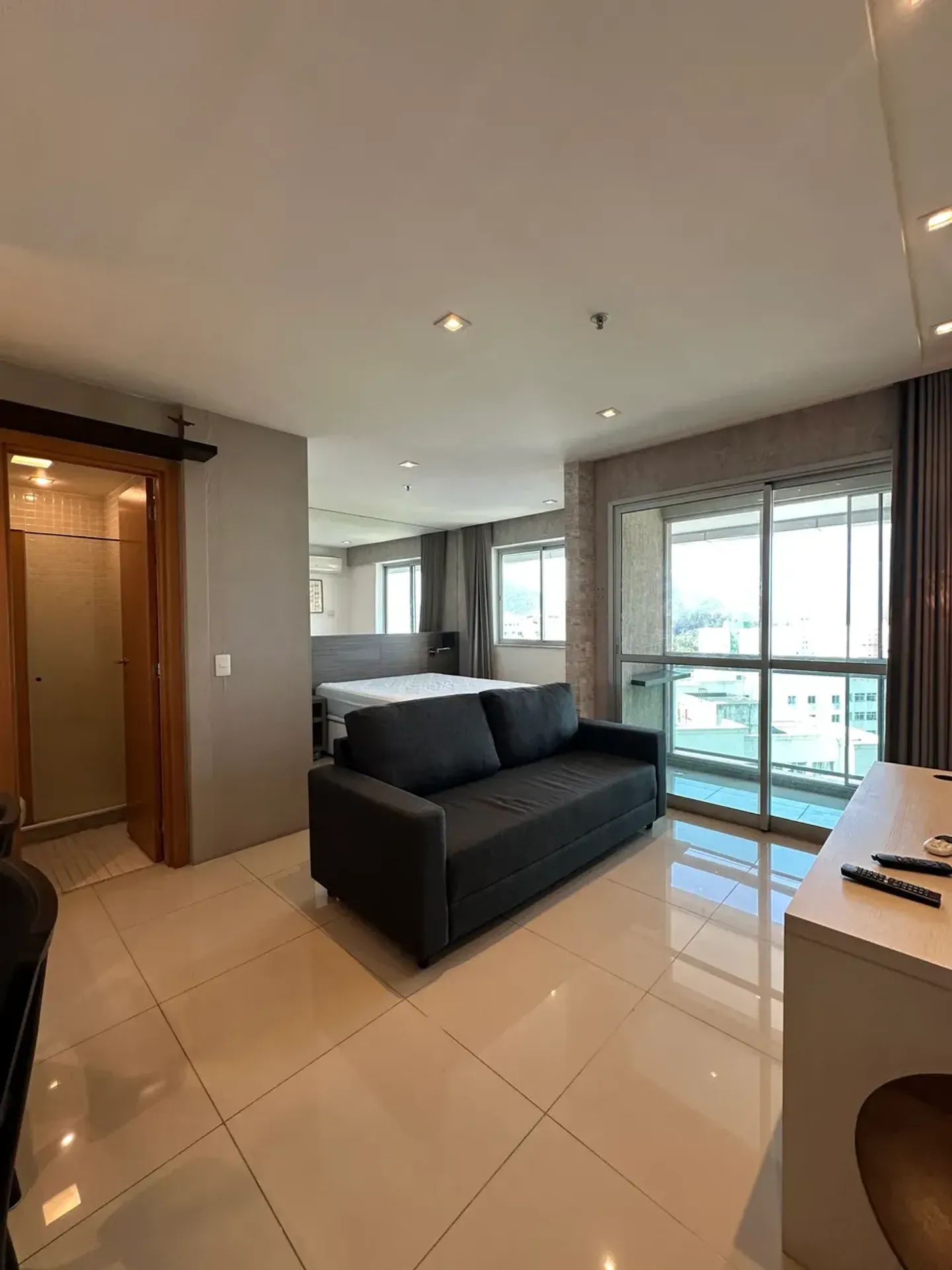 One-bedroom apartment with a mountain view — photo 15