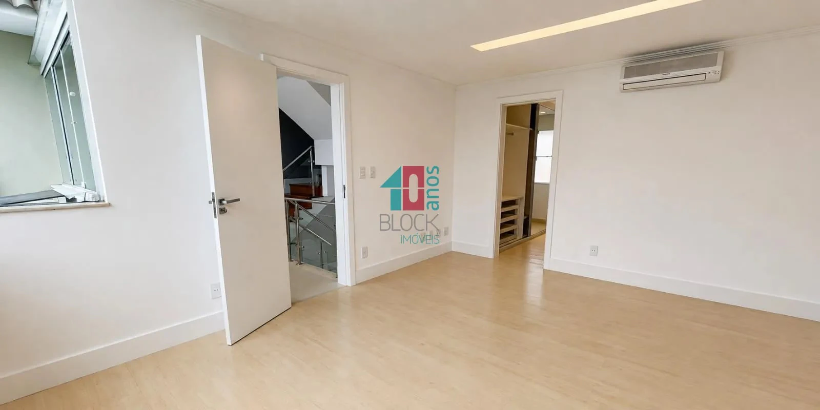 Casa triplex com 4 quartos e 3 suítes e cozinha fechada — photo 9
