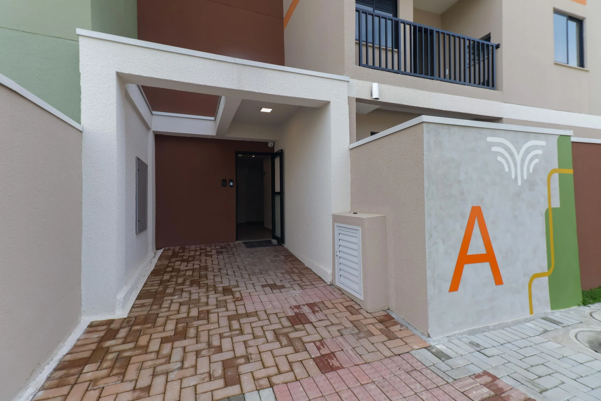 3-bedroom apartment with a grill on the balcony in Curitiba — photo 16