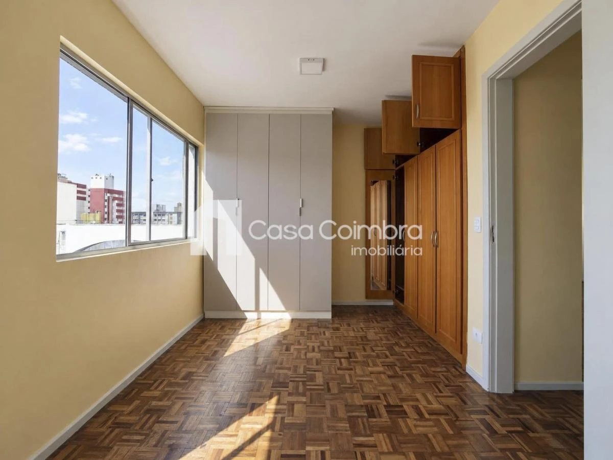 Apartment, 66 m², with wood or laminate floors — photo 3
