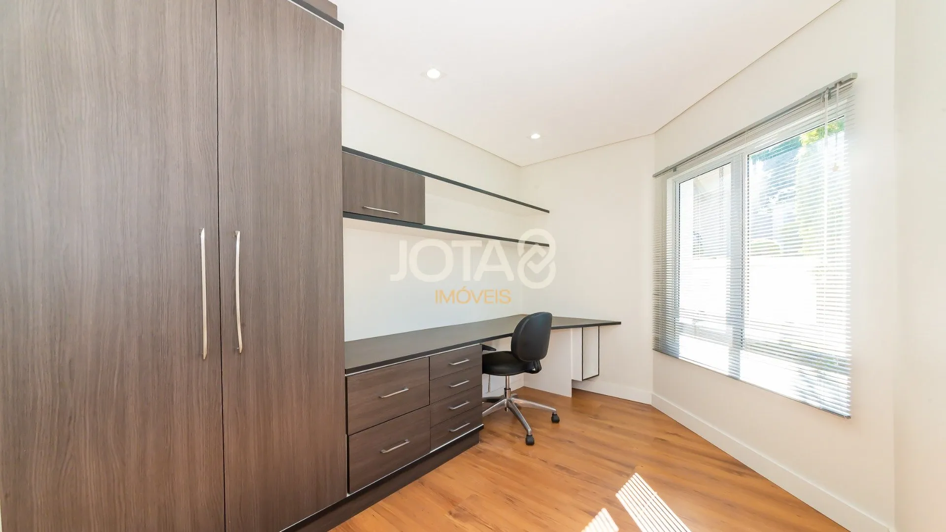 House with 3 bedrooms, 345 m² and 6 parking spaces — photo 11