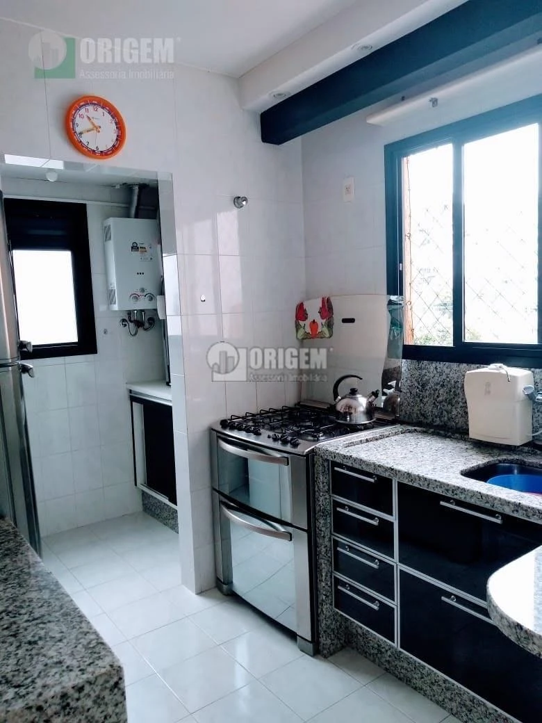 3-bedroom apartment with a home office in Curitiba — photo 2