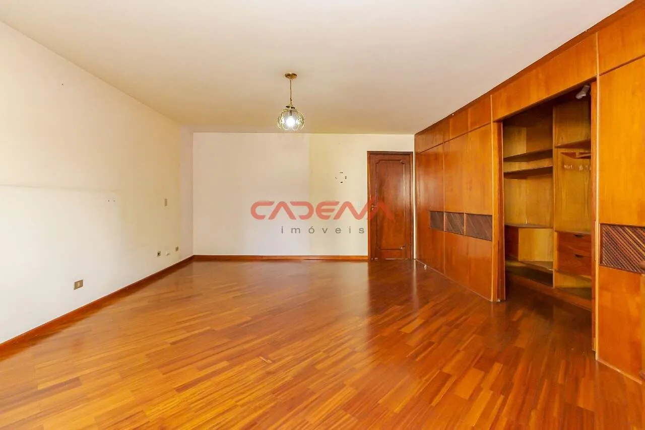 House with 5 bedrooms, 3 en-suites and 660 m² with 6 spaces — photo 10