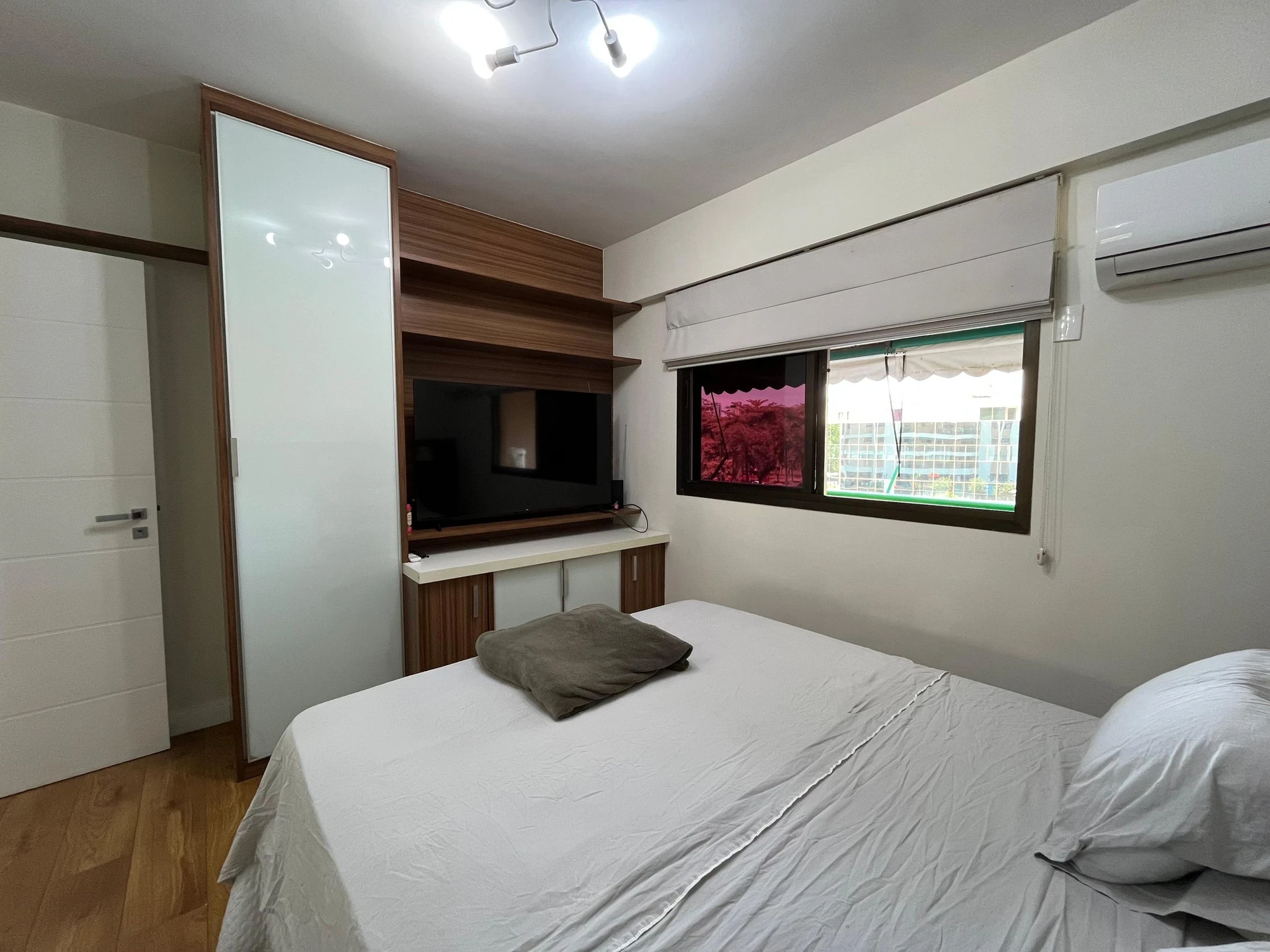 2-bedroom apartment with a glass-enclosed balcony — photo 11