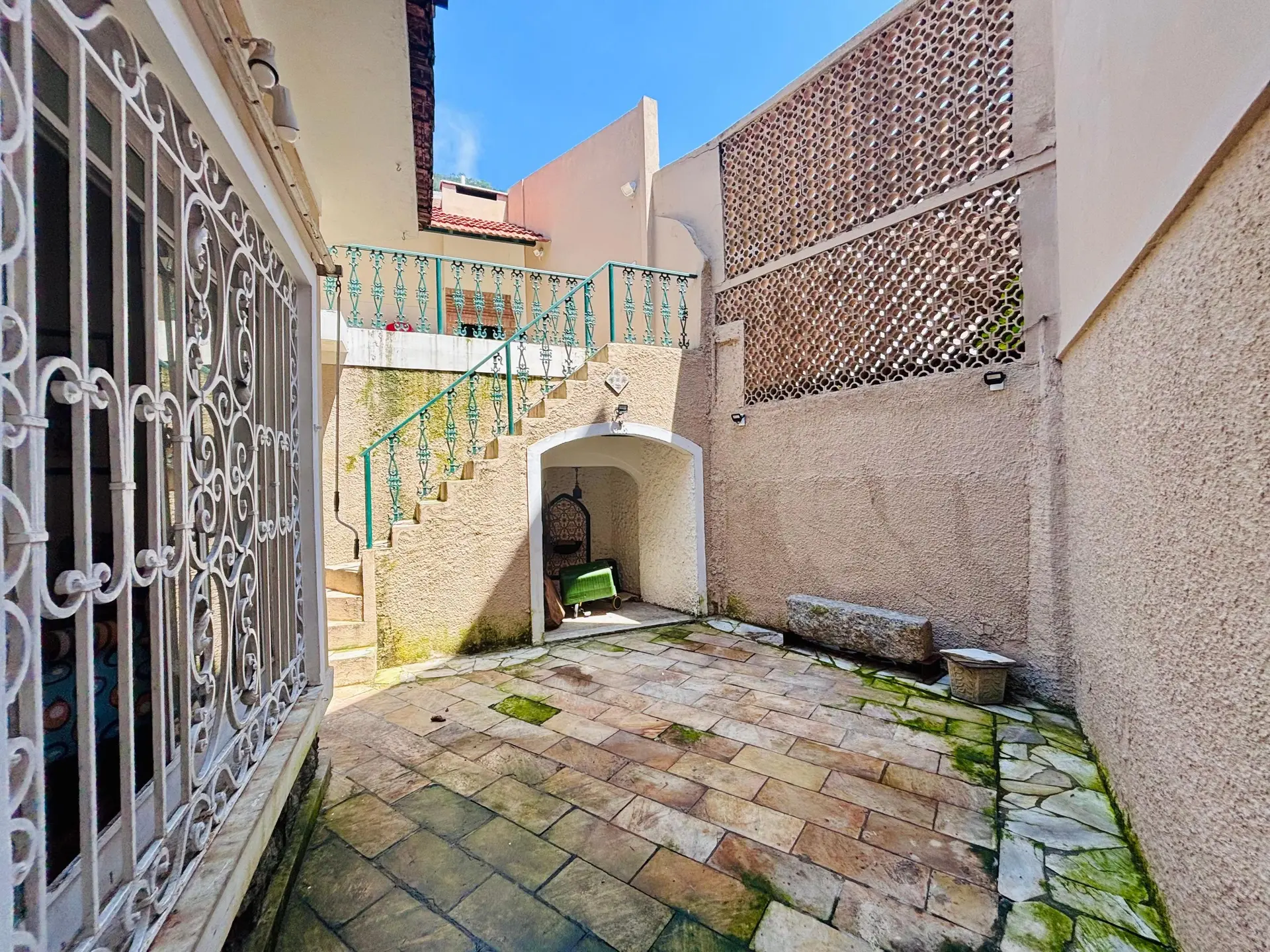 Furnished house, 380 m², with a grill on the balcony — photo 33