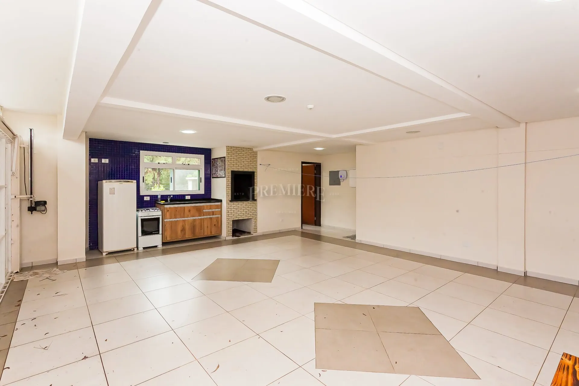 House with 4 bedrooms, 1 en-suite, 4 bathrooms — photo 36