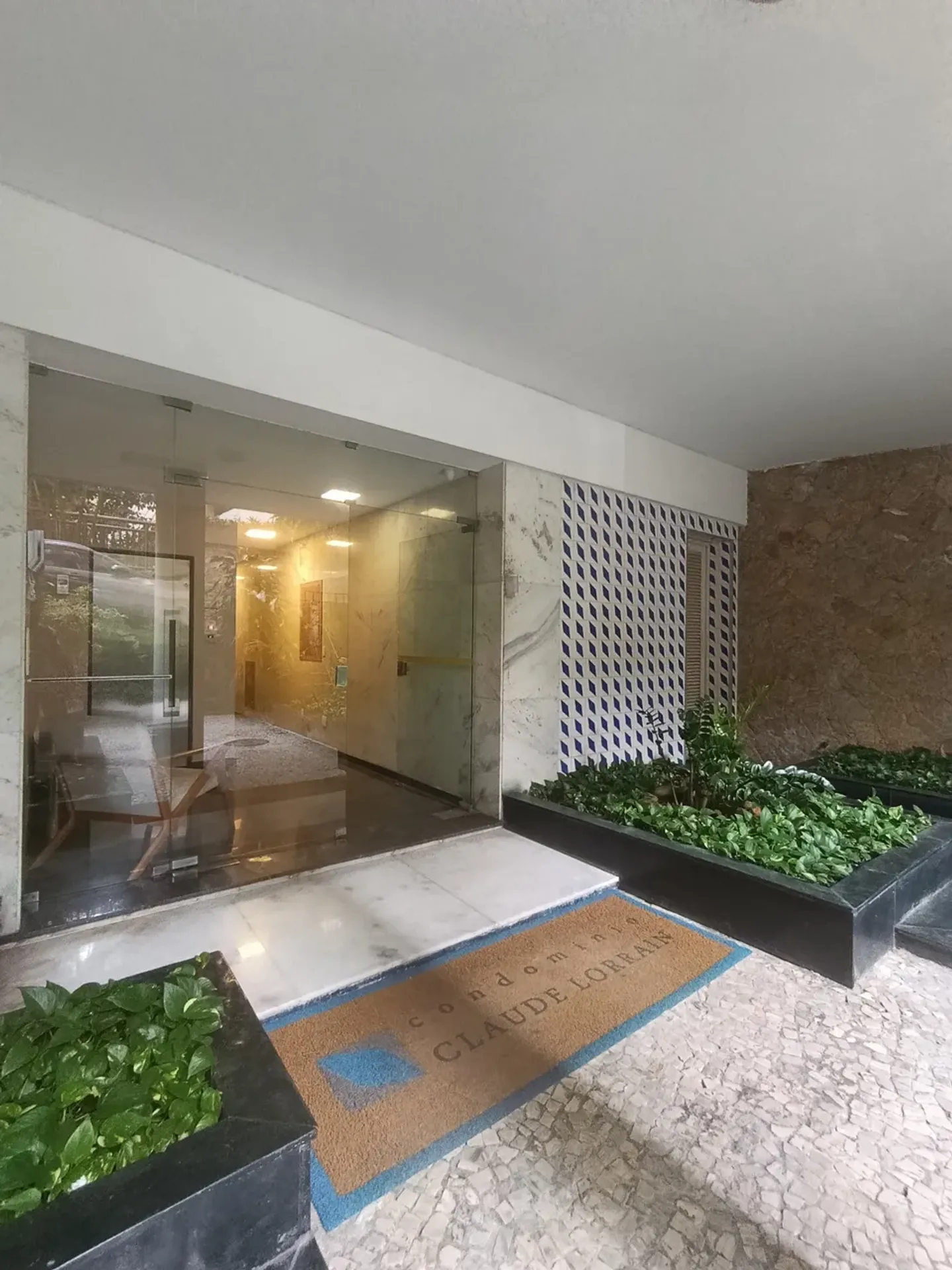 Unfurnished apartment with 3 bedrooms and 1 bathroom — photo 3