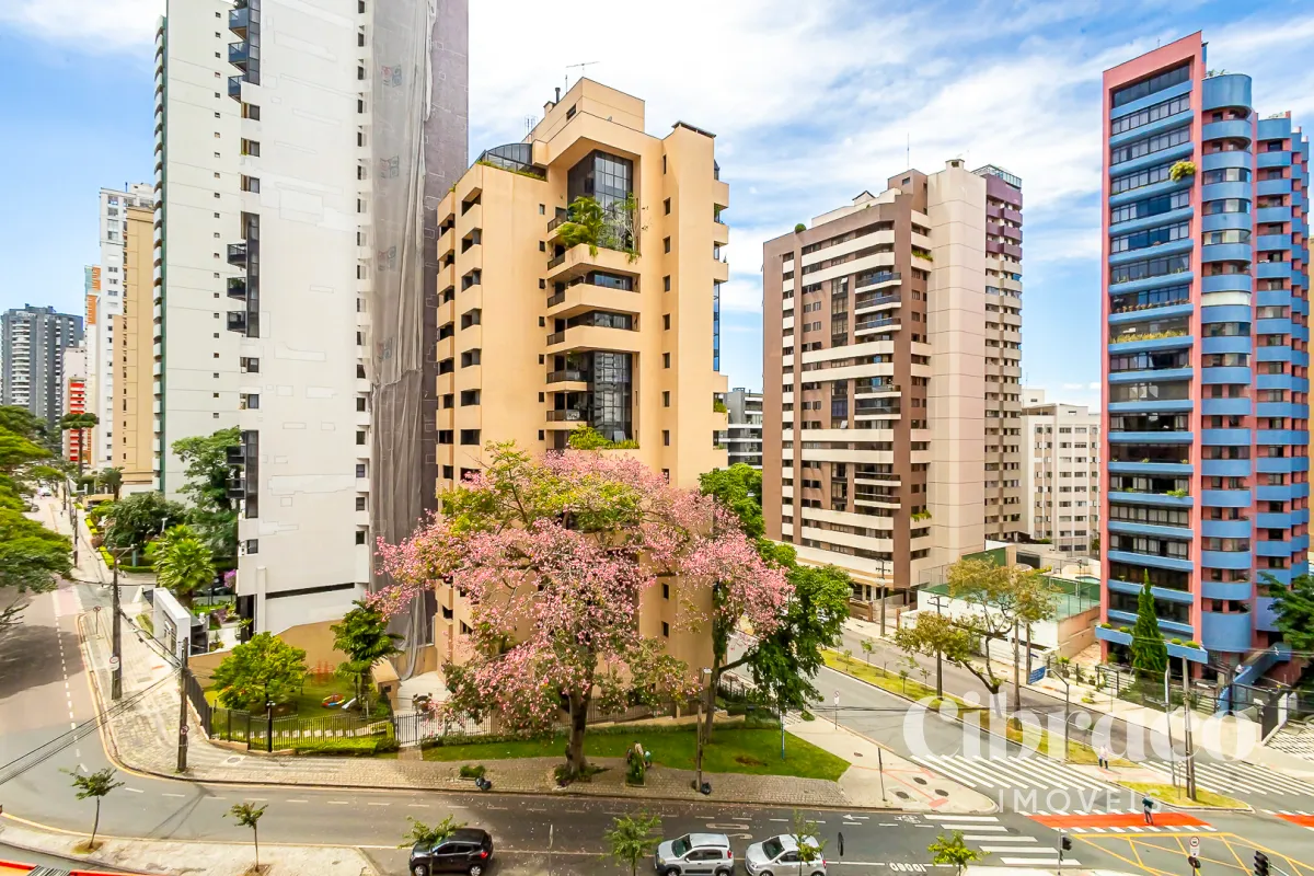 Apartamento de 3 dormitorios con 205 m² y balcón — photo 22