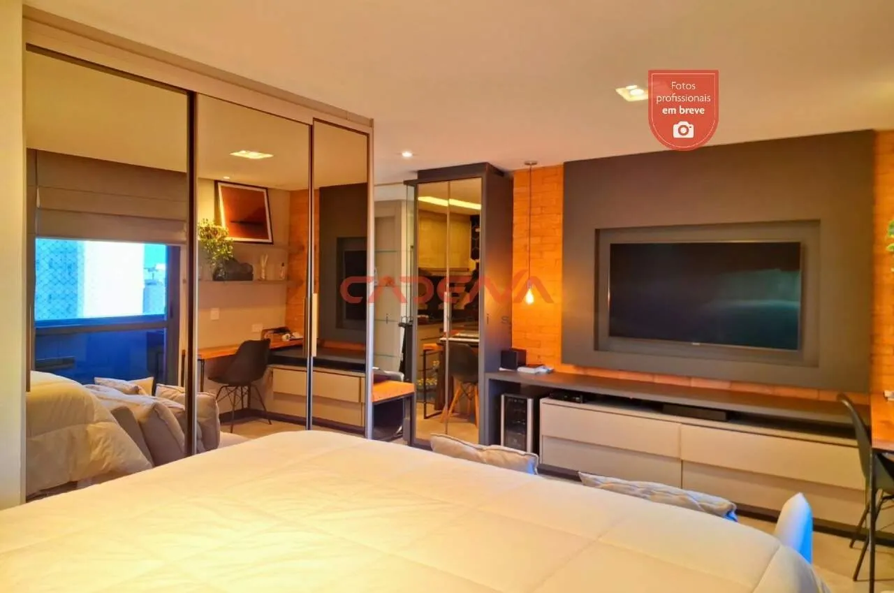 Оздоблений студіо 57 м² з 1 спальнею та балконом із склом — photo 3
