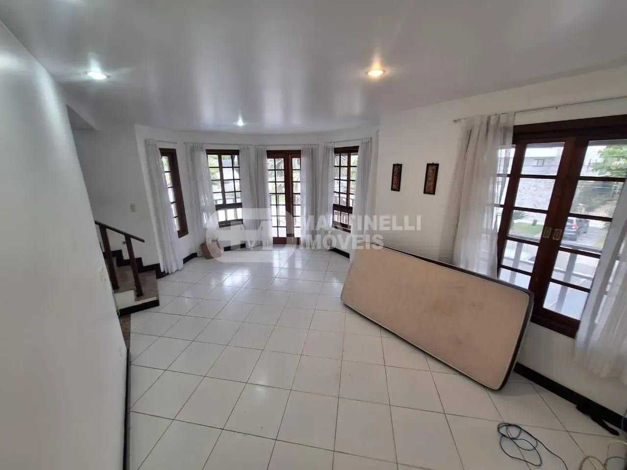 House with 5 bedrooms, all suites, plus shared pool — photo 20